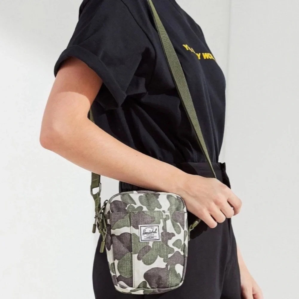 Unisex Herschel Cruz Crossbody Camo Bag - Picture 2 of 9